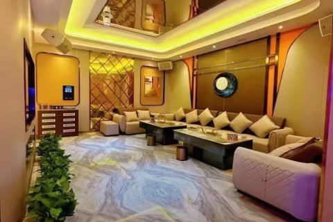 山南夜色中的青春舞台邀你加入